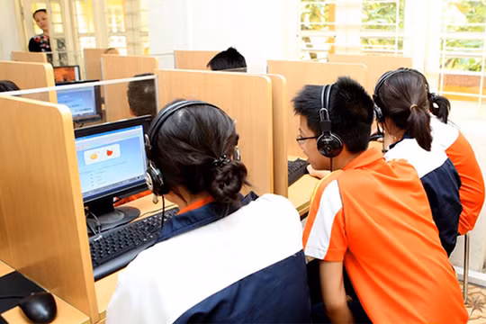 Trẻ em cần được bảo vệ để tránh các hiểm họa trên Internet (ảnh MSD)