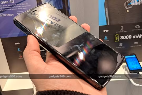 Đây là mẫu điện thoại có pin dung lượng cao nhất từ trước đến nay (ảnh Gadget 360)