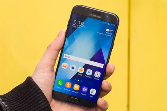 Galaxy A7 (2017) (ảnh: Phone Arena)