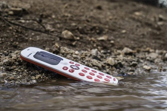 nhiều mẫu điện thoại ngày nay có khả năng kháng nước kháng bụi