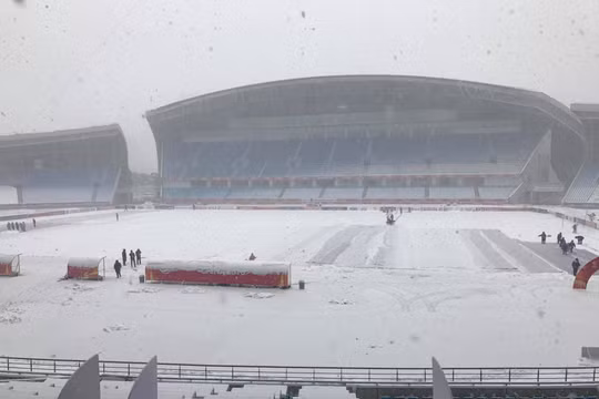 Sân Thường Châu ngập trắng trong tuyết