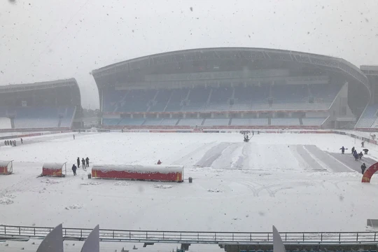 Sân Thường Châu ngập trắng trong tuyết