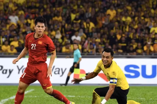 Việt Nam và Malaysia đã cống hiến một trận cầu hay (ảnh: Fox Sport)