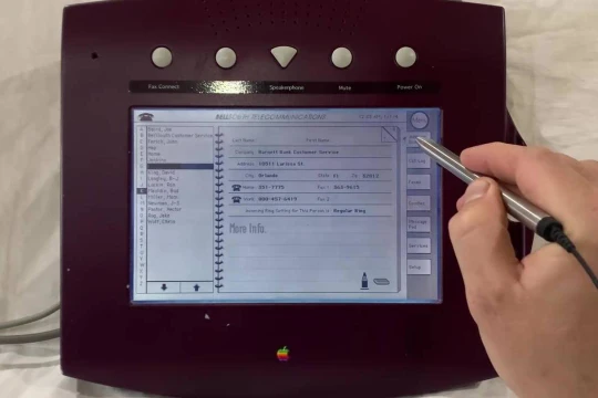 Thiết bị này có tên viết tắt là WALT, được Apple nghiên cứu từ năm 1993 (ảnh Slash Gear)