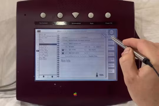 Thiết bị này có tên viết tắt là WALT, được Apple nghiên cứu từ năm 1993 (ảnh Slash Gear)