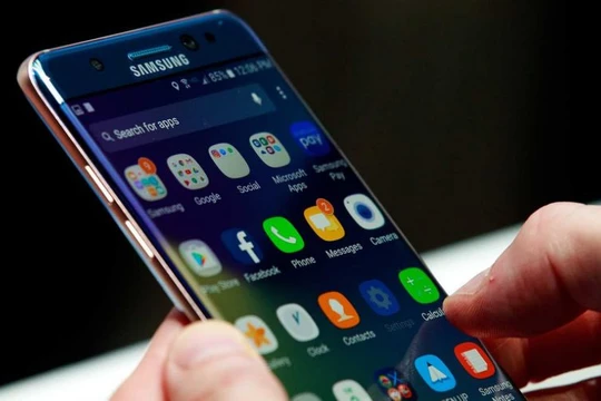 Do sự cạnh tranh gay gắt từ các đối thủ mà lượng bán smartphone Samsung có thể không được như kỳ vọng (ảnh: Yahoo)