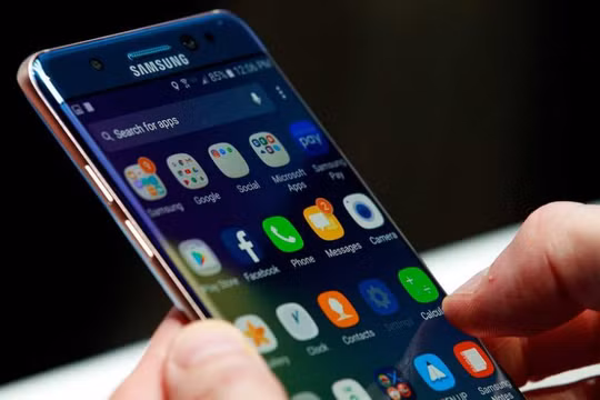 Do sự cạnh tranh gay gắt từ các đối thủ mà lượng bán smartphone Samsung có thể không được như kỳ vọng (ảnh: Yahoo)