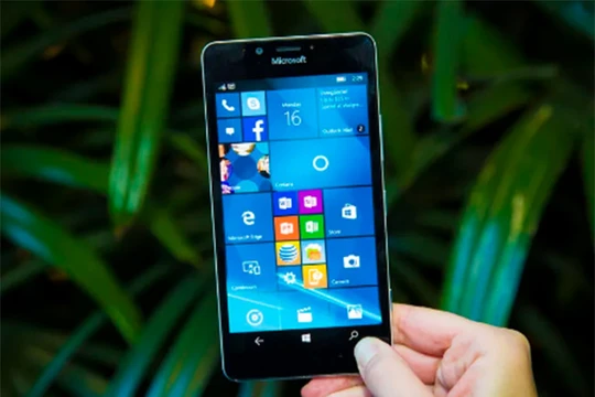 Lumia 950 (ảnh CNET)