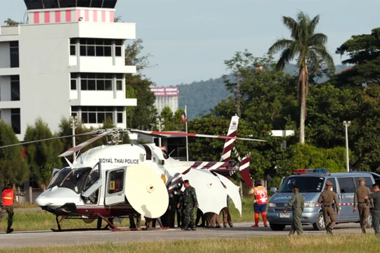 Trực thăng đưa các cậu bé tới bệnh viện Chiang Rai ngày 9/7