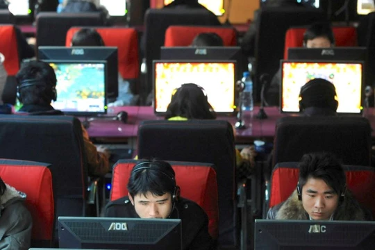 Một quán cafe Internet ở Vũ Hán (ảnh: Reuters)