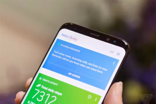 Trợ lý ảo Bixby trên điện thoại Samsung (ảnh: The Verge)