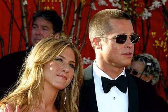 Jennifer Aniston và Brad Pitt thời còn mặn nồng (ảnh: IB Times)