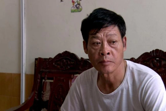 Ông Phạm Văn Thìn cho biết gia đình mình đã trả cho những kẻ môi giới lao động 40.000 USD để con gái được sang Anh (ảnh CNN)