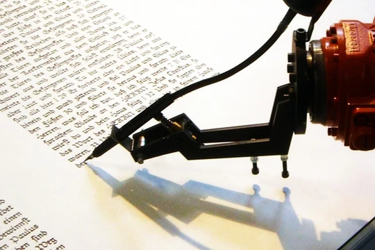 Trí thông minh nhân tạo có thể thay thế con người viết báo? (ảnh: AP)