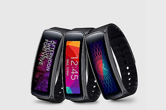Gear Fit là đồng hồ thông minh hỗ trợ người dùng kiểm tra sức khỏe