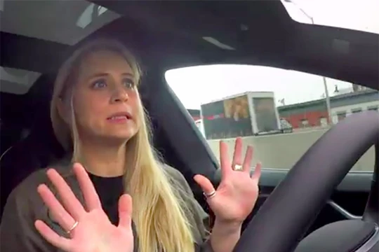 Xe tự lái khiến nhiều người "toát mồ hôi"