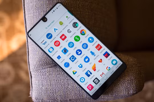 Essential Phone (ảnh: Tehnofan)