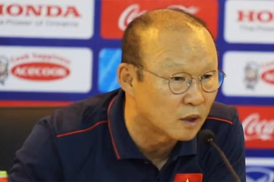 HLV Park Hang-seo tỏ ý không hài lòng khi báo giới chỉ trích quá nhiều về bản danh sách các cầu thủ được triệu tập vào đội tuyển thi đấu tại King's Cup.