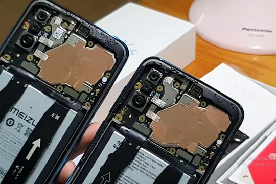 Sự giống nhau giữa Vsmart Live và Meizu 16XS (ảnh cắt từ clip)