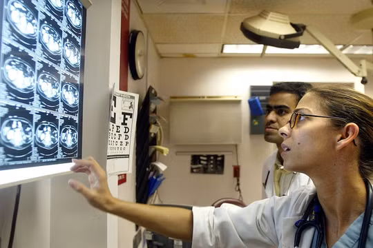 Bác sỹ có thể ra quyết định chuẩn xác hơn nhờ sự hỗ trợ của AI (ảnh: Getty Images)