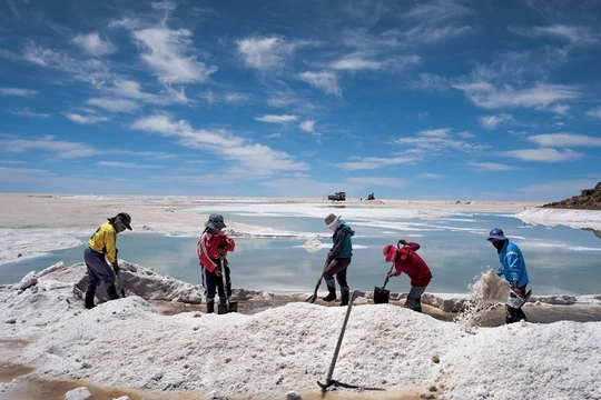Lithium được coi là "vàng trắng" của Bolivia