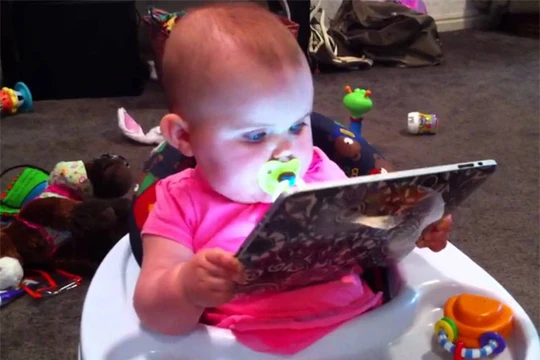 Không nên cho trẻ dưới 18 tháng tiếp xúc với iPad