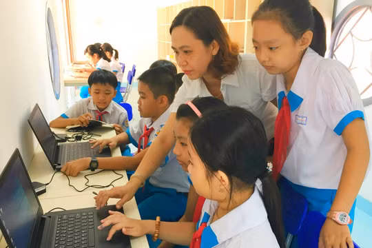 Nhà trường và gia đình cần phối hợp để bảo vệ trẻ em khỏi những hiểm họa khi truy cập Internet