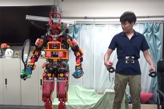 Điều khiển robot thông qua thiết bị HTC Vive (ảnh: The Verge)