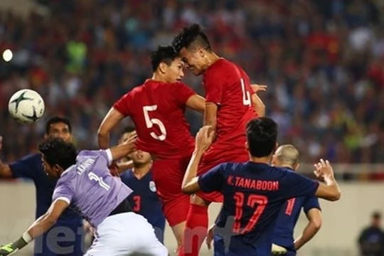 Bàn thắng không được công nhận của Bùi Tiến Dũng (ảnh Dân Trí)