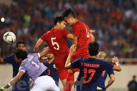 Bàn thắng không được công nhận của Bùi Tiến Dũng (ảnh Dân Trí)