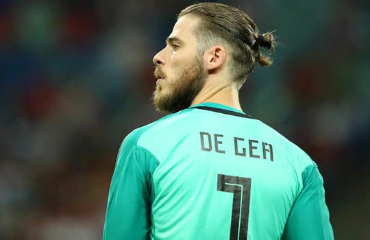 Thủ thành David De Gea chưa muốn ký tiếp hợp đồng với MU (ảnh: Daily Express)