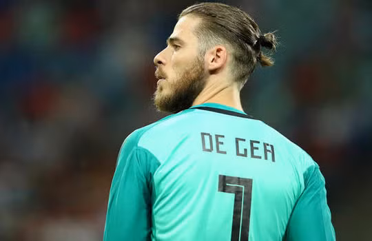 Thủ thành David De Gea chưa muốn ký tiếp hợp đồng với MU (ảnh: Daily Express)