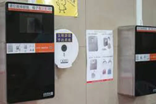 Thiết bị nhận dạng khuôn mặt chỉ nhả 60 cm giấy mỗi lần