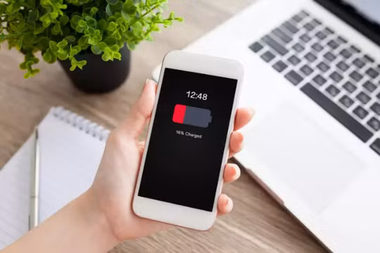 iPhone sẽ chạy nhanh hơn nếu được thay pin (ảnh battery.reviewed.com)