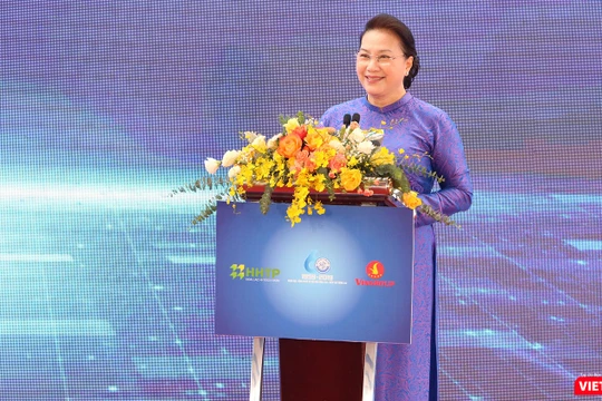 Chủ tịch Quốc hội Nguyễn Thị Kim Ngân phát biểu tại buổi lễ khánh thành Nhà máy của VinGroup