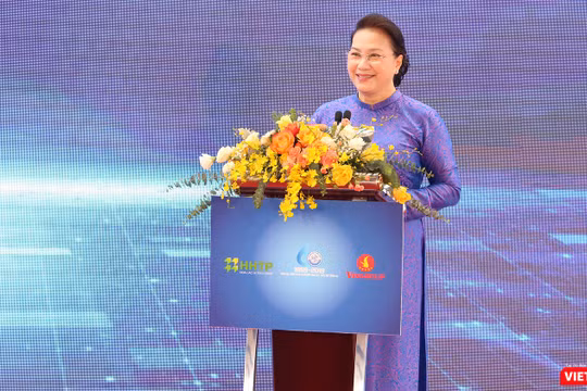 Chủ tịch Quốc hội Nguyễn Thị Kim Ngân phát biểu tại buổi lễ khánh thành Nhà máy của VinGroup