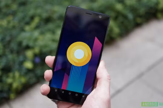 HTC U11+ (ảnh: Android Authority)