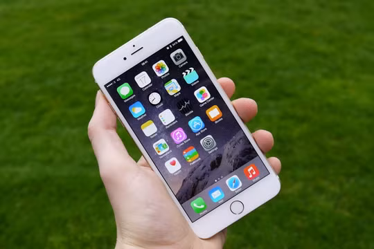 iPhone 6 Plus (ảnh Tech Radar)