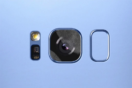 camera Galaxy S8 rất dễ dính dấu vân tay 