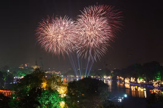 Pháo hoa sẽ được bắn tại nhiều điểm trên đất nước vào thời khắc giao thừa