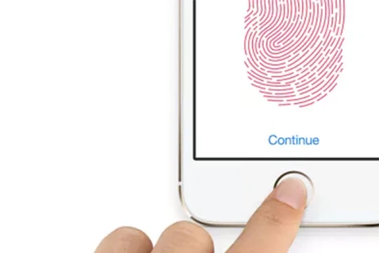 Apple cố tình không cho khách hàng mang điện thoại sửa chữa ở cửa hàng ngoài hãng 