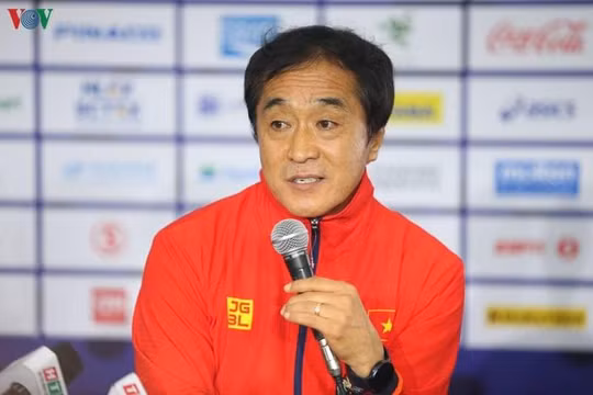 trợ lý Lee Young-jin (ảnh: báo CAND)