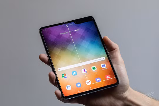 Galaxy Fold bị lỗi màn (ảnh: The Verge)