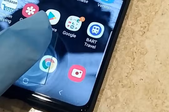 Có thể đánh lừa cảm biến vân tay trên Galaxy S10 bằng một thủ thuật chỉ tốn 15 phút (ảnh: Imgur)