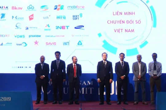 Đại diện các doanh nghiệp lớn tham gia Liên minh Chuyển đổi Số