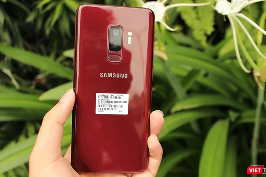 Galaxy S9 Plus Đỏ tía vừa được xách tay về Việt Nam