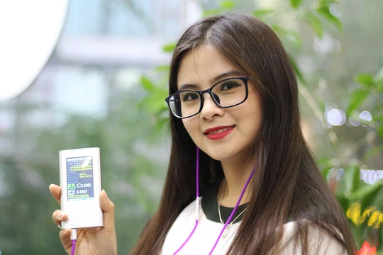 Thiết bị phân biệt cáp sạc tai nghe Apple