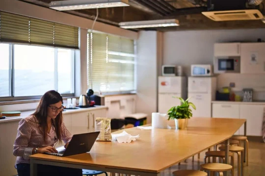 Phụ nữ vẫn vắng bóng trong ngành công nghệ (ảnh: CNET)