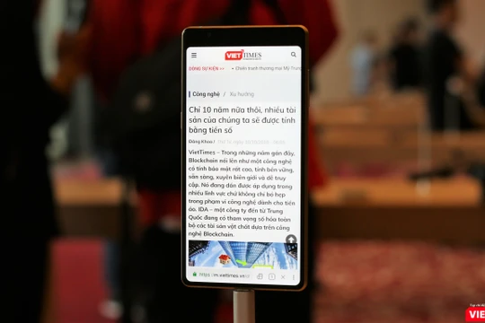 Hình ảnh chính thức đầu tiên của Bphone 3