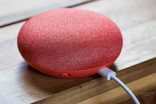 Loa thông minh Home Mini của Google (ảnh: The Verge)